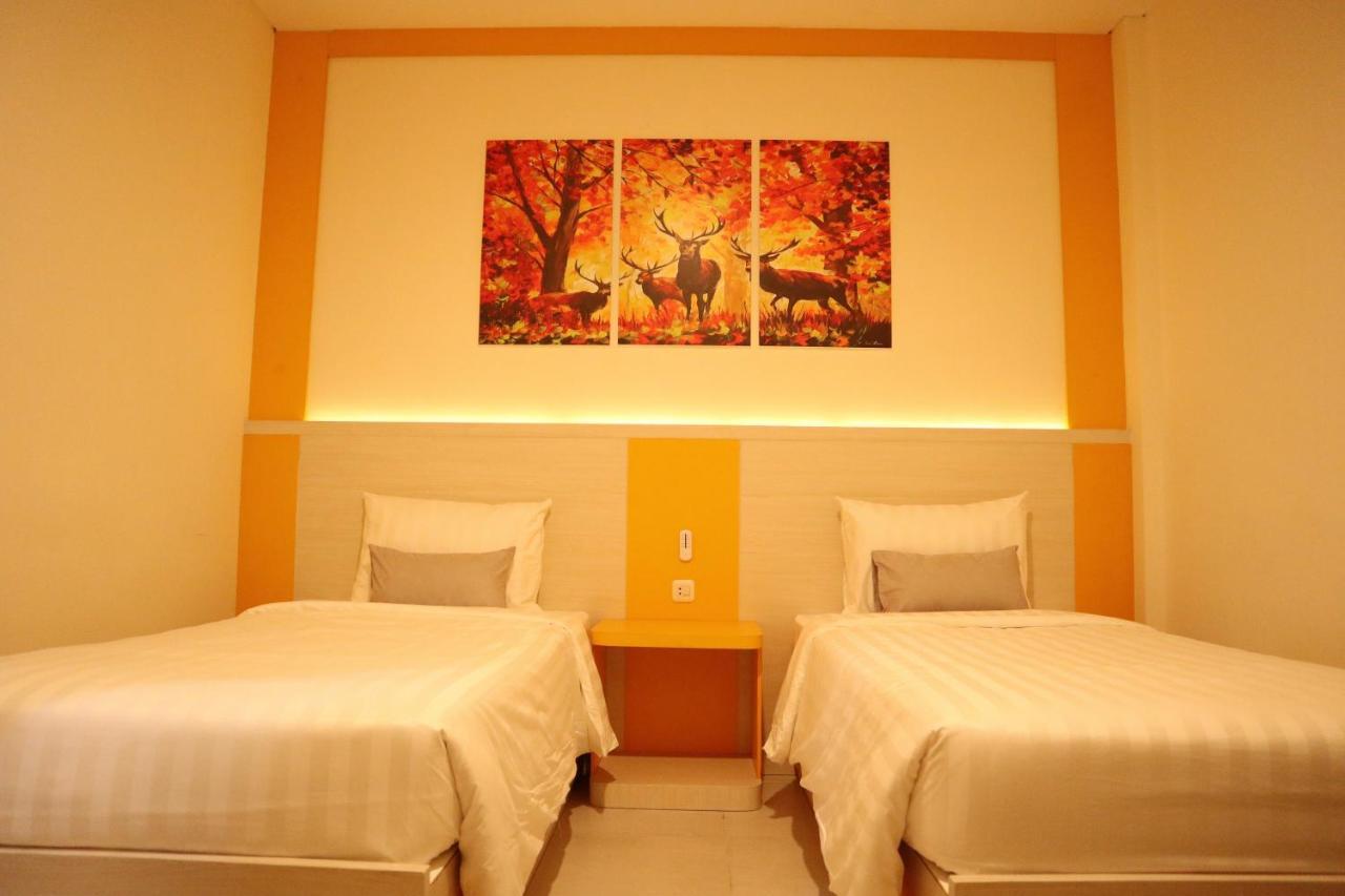D'Carol Hotel Surabaya Exterior foto